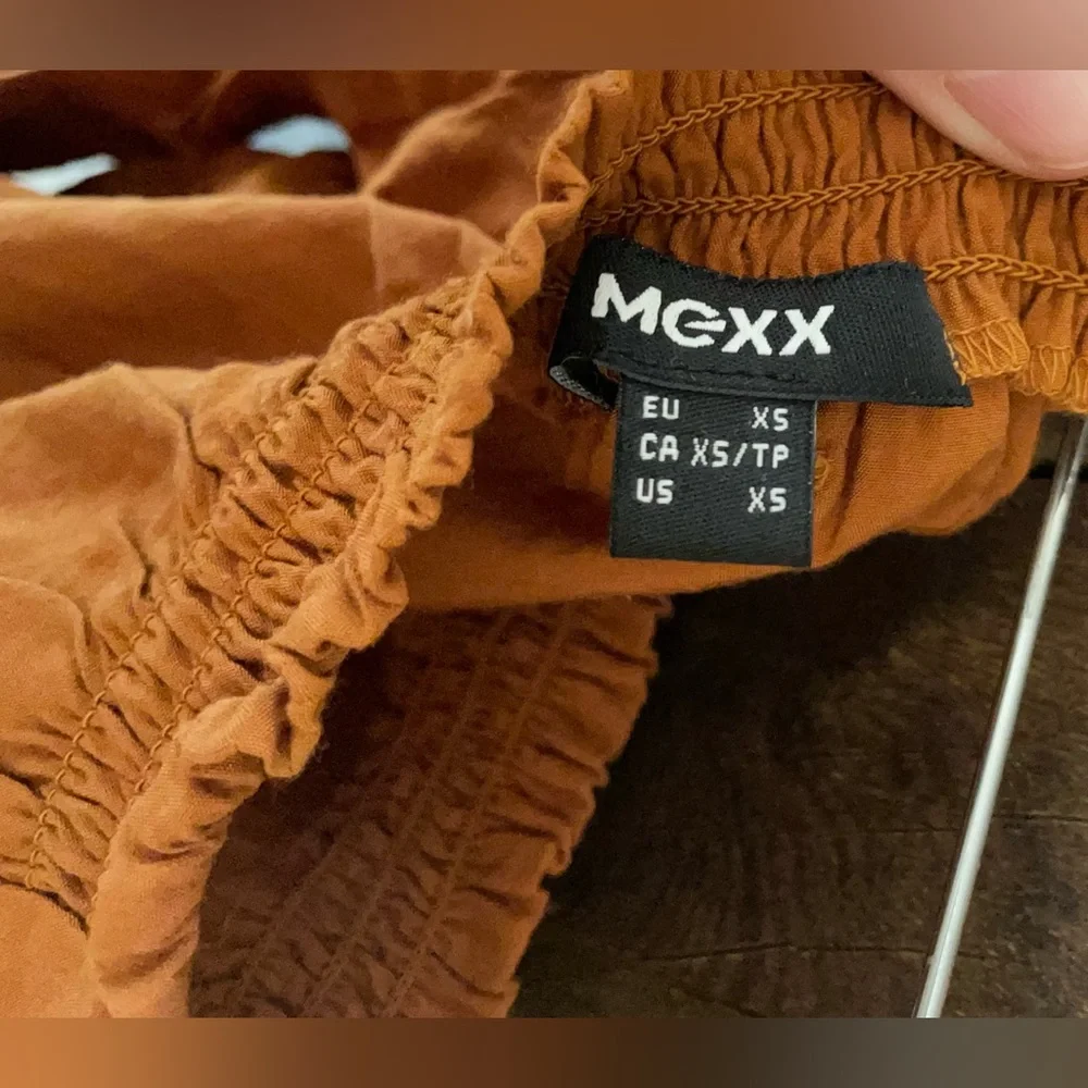 MEXX Rust Boho Smocked Cuff Top - Picture 4 of 6